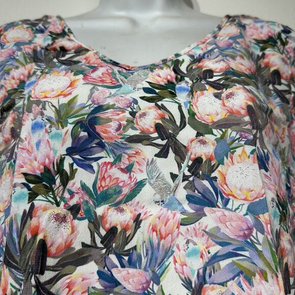 H&M Parakeet Birds Tropical Summer Floral Short Sleeve Top V-Neck Blouse Size 2 - Picture 4 of 8